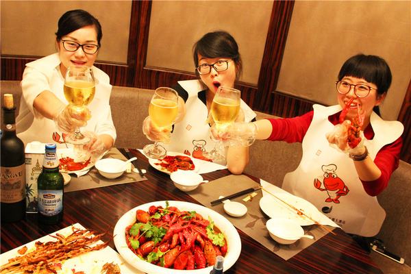 虾有钳途自助小龙虾优惠套餐,同城麻辣小龙虾加盟多少钱