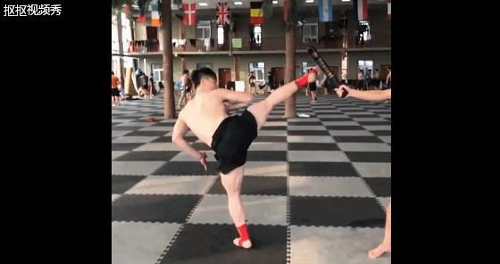 邱建良再次使出成名绝技神龙摆尾,邱建良神龙摆尾ko泰国拳王视频