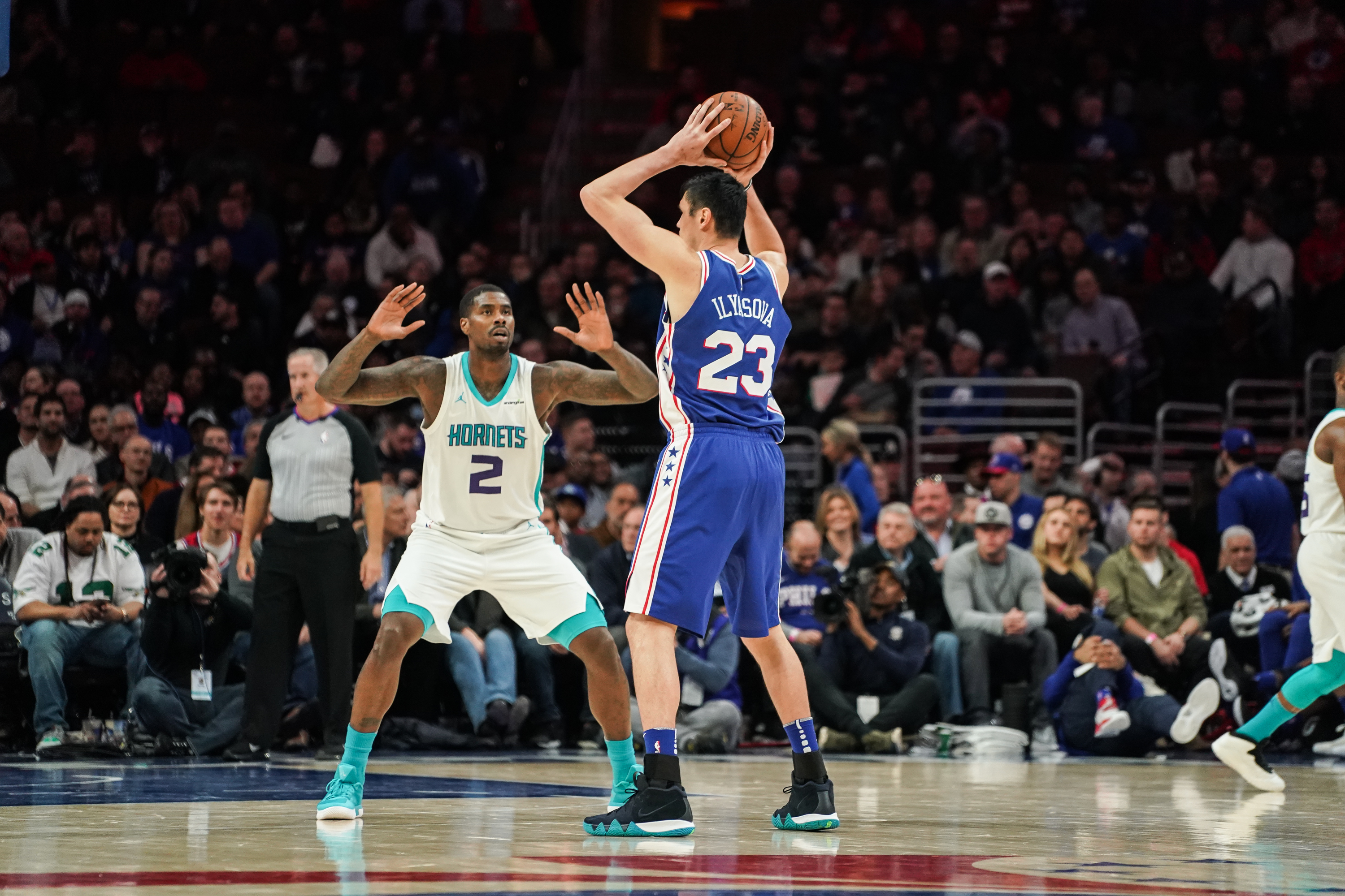 “师弟”让这双鞋在赛场上寿终正寝！IT穿这双鞋说出了湖人总…！