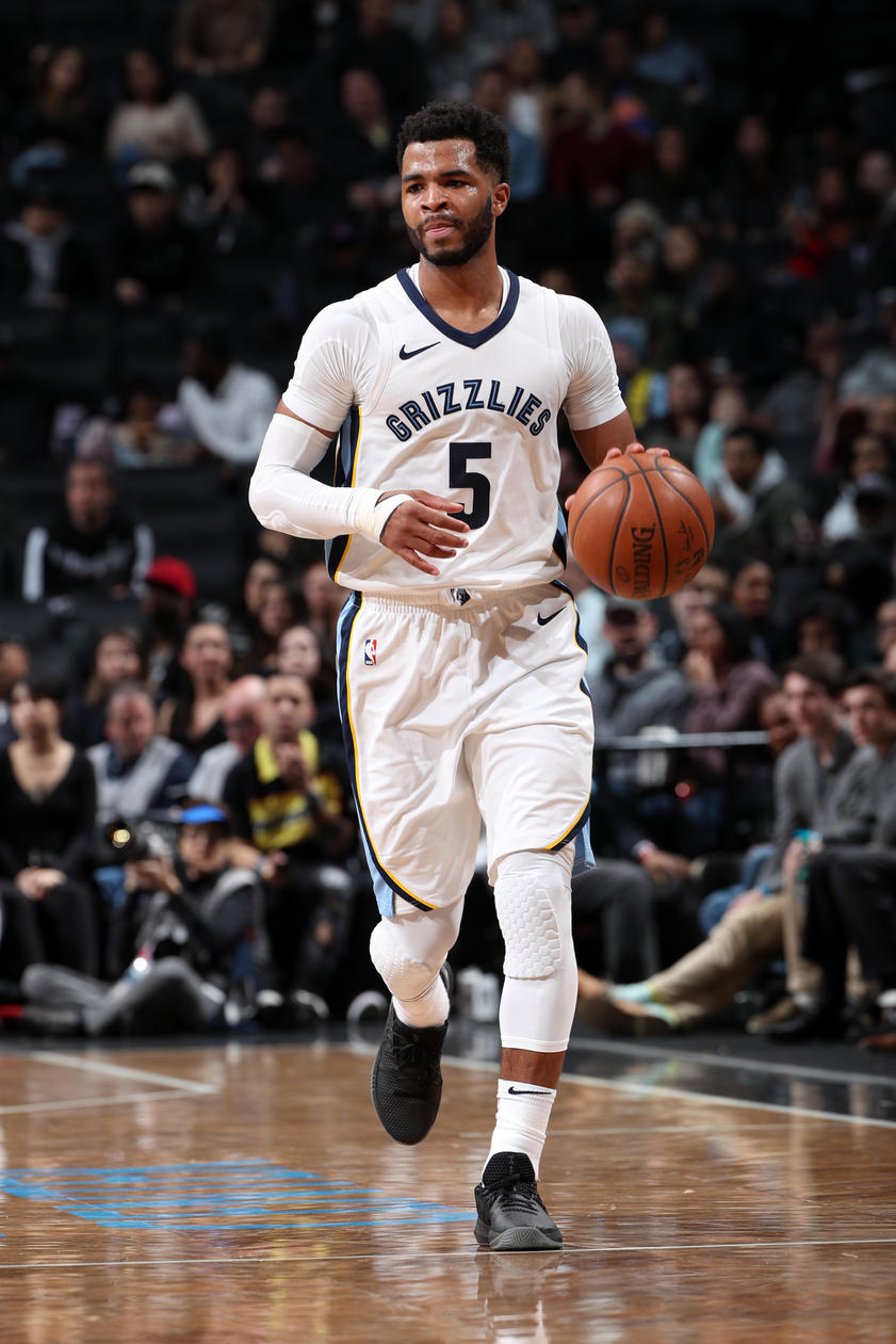 “师弟”让这双鞋在赛场上寿终正寝！IT穿这双鞋说出了湖人总…！