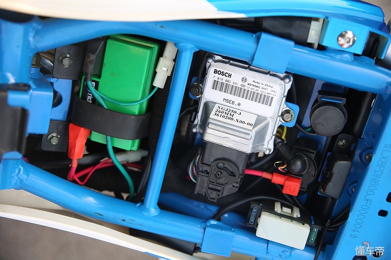 新感觉250单缸极速测试,新感觉250百公里加速实测