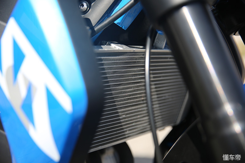 新感觉双缸250百公里加速,加速2秒左右的摩托车