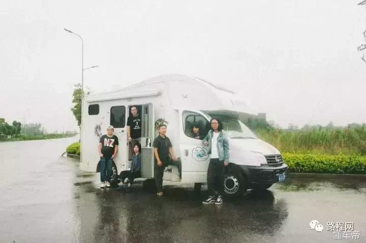 吉普赛青年,吉普赛人坐大篷车