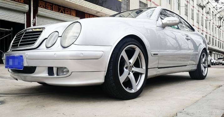 2万块钱买了一辆奔驰跑车 (花100万买一台奔驰超跑)