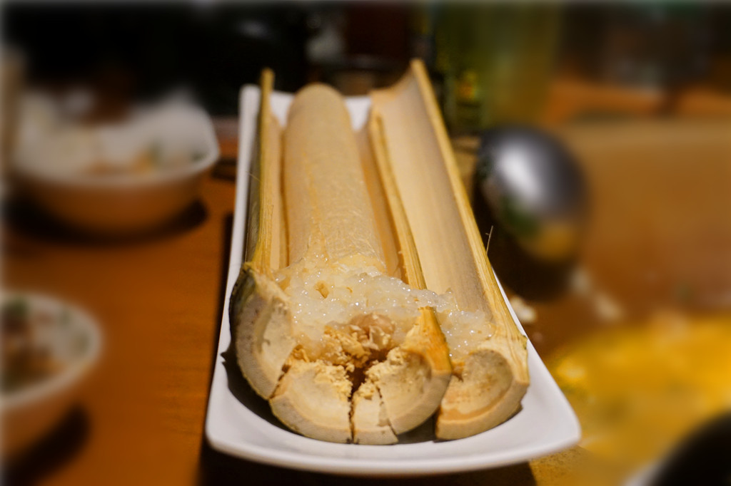 草帽盖出鲜滋味，春季吃鱼最当时——云中歌蒸汽石锅鱼吃起来！