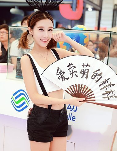 如何扎低马尾让头发变得蓬松,低马尾怎么扎蓬松又好看中短发