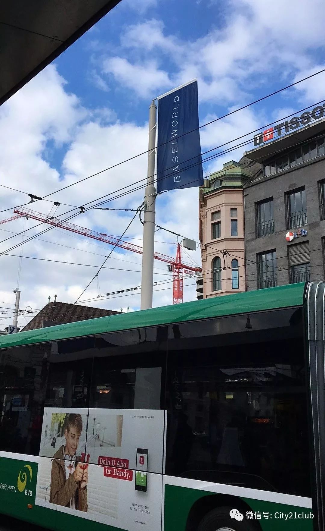 世间的所有相遇都是久别重逢粤语,世间的久别重逢都是不期而遇