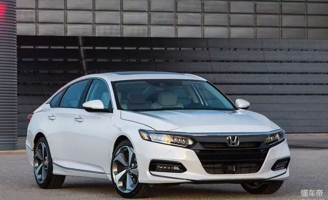 雅阁九代半车主测评,九代雅阁和十代雅阁区别