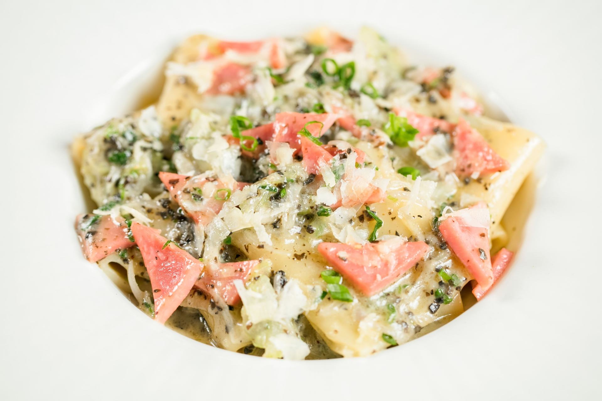 骰王免单！魔都首家粉色轰趴馆来啦，还是思聪、sky开的！