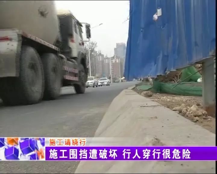 淄博行人过马路,淄博兰雁大道和北西六路