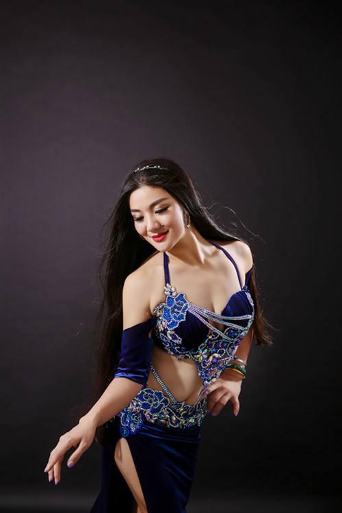 跳肚皮舞的好处,跳肚皮舞美的女欣赏,简直是人间*物尤**,无比性感