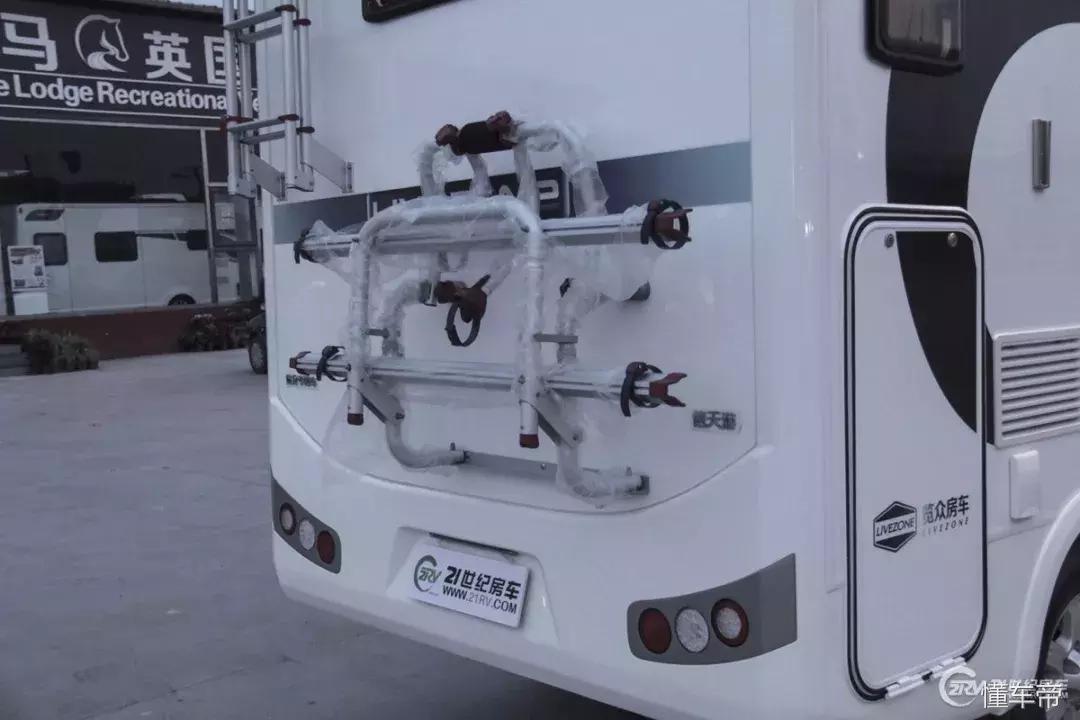 32万买房车,42万块钱买了一辆房车自驾游