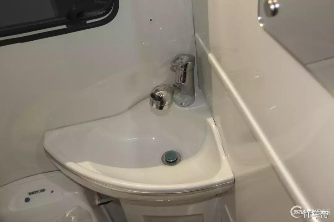 32万买房车,42万块钱买了一辆房车自驾游