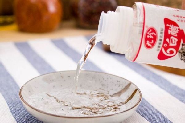 如何去除新皮鞋的皮革臭味,怎样去除旧皮鞋异味小妙招