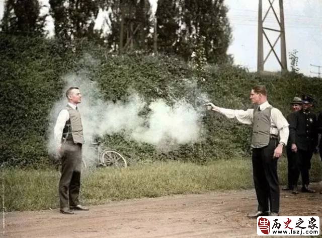 霍金本拉登高清壁纸,站着的霍金的照片