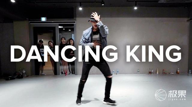 首发试穿顺丰×耐克定制快递服：能配它的只有特斯拉定制三蹦子！