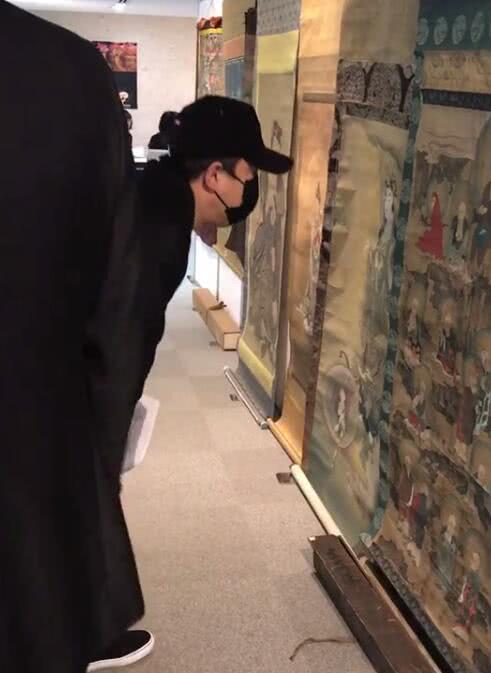 黄渤偷偷跑到日本买中国古画，最低100万一幅自身也是画画高手