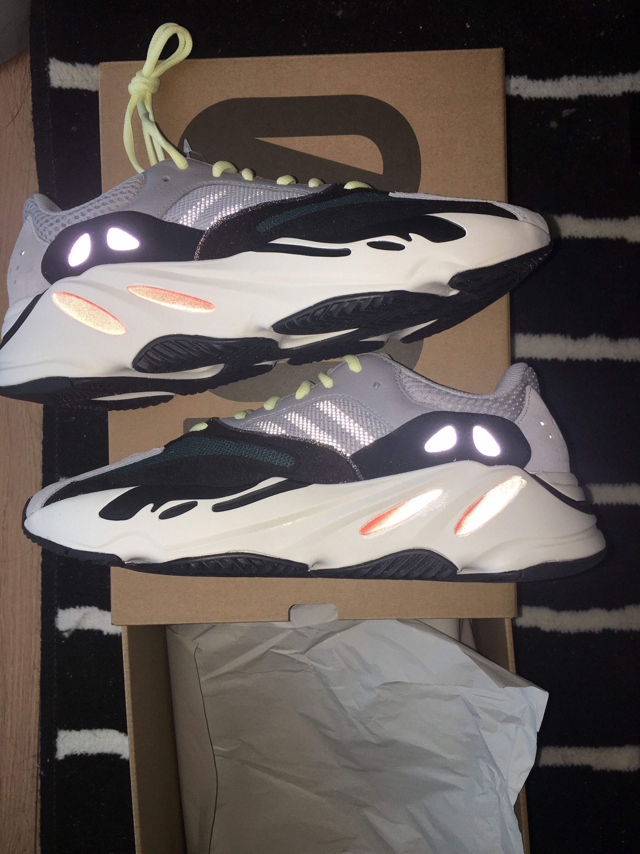 椰子700哪个版本最好看,椰子700黑生胶真假对比