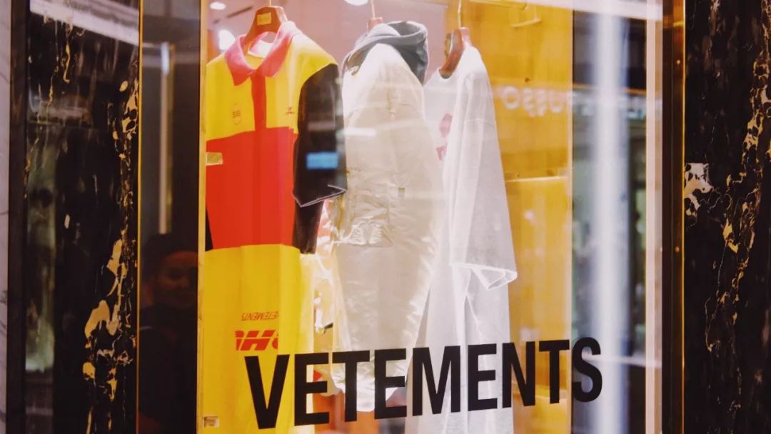 被黄牛吵上天的潮鞋，在国外真的能原价拿到么？