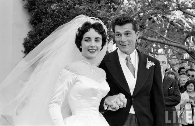 一代艳后赵飞燕的故事,一代艳后的传奇故事