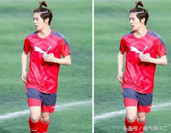 青草地上的拍照男孩,杨洋躺着表情超惬意,易烊千玺在认真的绘画