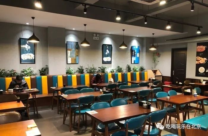 这么low的店，竟然这么多人抢着去吃