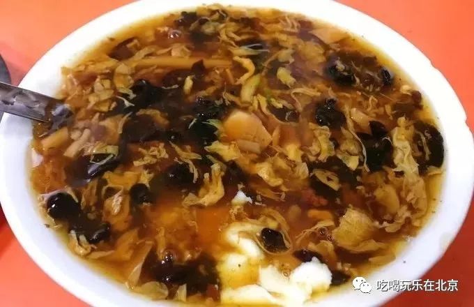 这么low的店，竟然这么多人抢着去吃