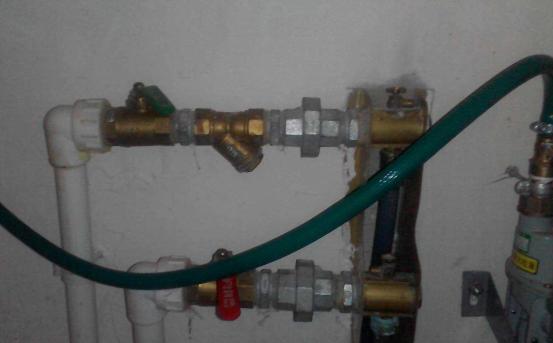 家里地暖不热了找谁修理,地暖供暖了不热如何排气