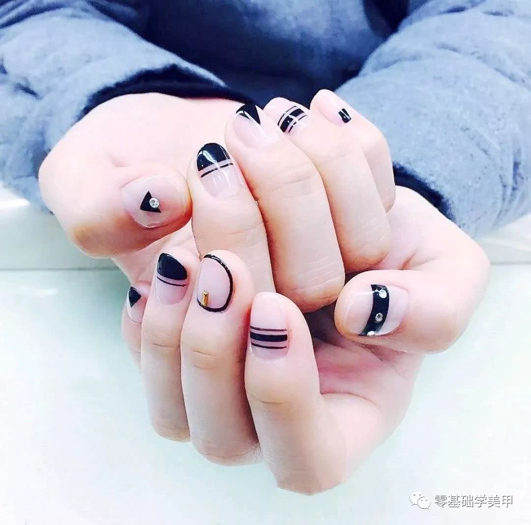 甲面过宽不贴甲片怎么美甲,甲面小的人适合什么形状的美甲