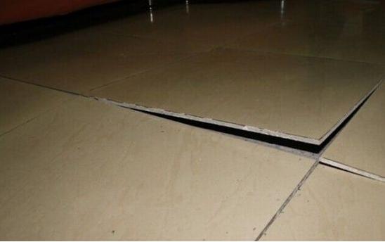 瓷砖四个角平中间起鼓怎么解决,家里瓷砖突然鼓起怎么修复