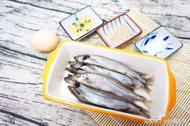 多春鱼的煎制方法,无油煎多春鱼