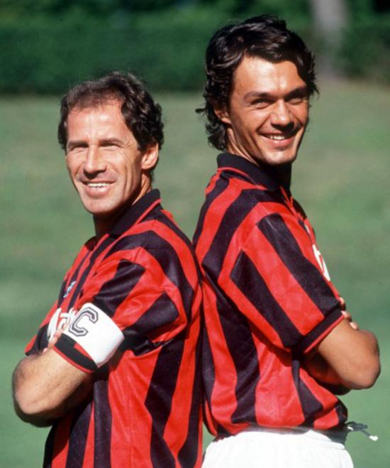 他率队4-0暴揍巴萨梦之队，单赛季轰74球，而今连中超都“混”不下去