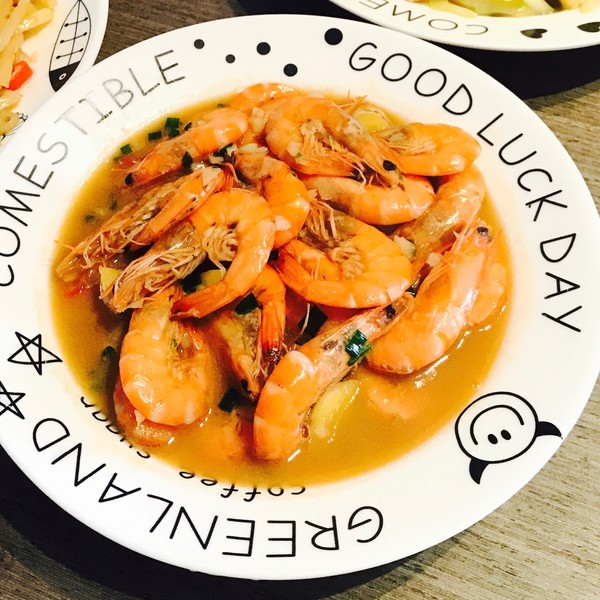 往虾里面加这个，挑食的孩子一下子吃了两碗米饭，一出锅就抢光