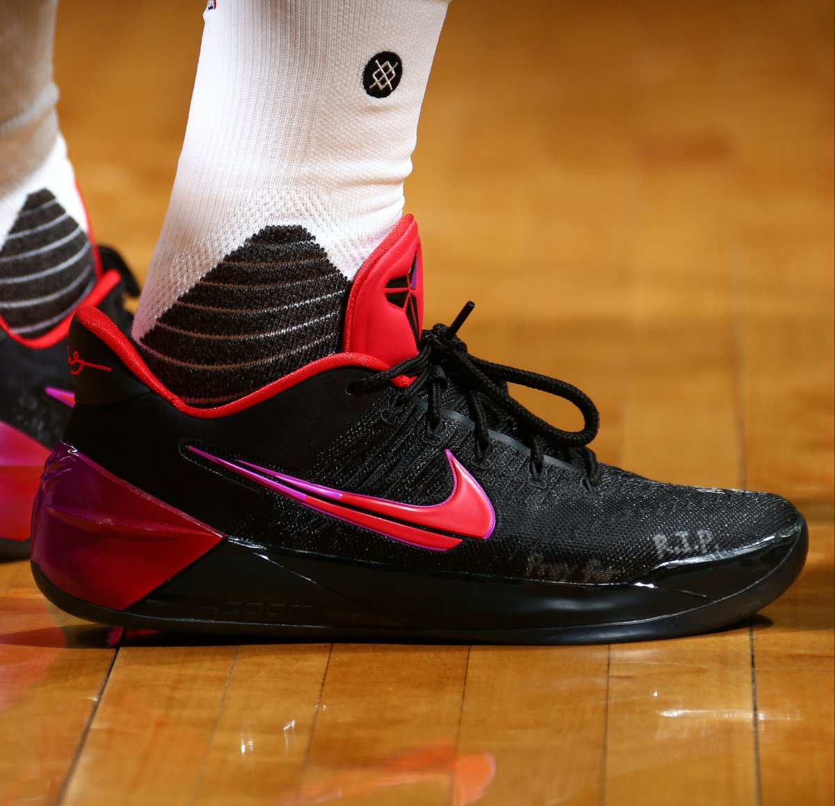 球鞋低帮推荐200以内高颜值,安踏低帮高颜值球鞋