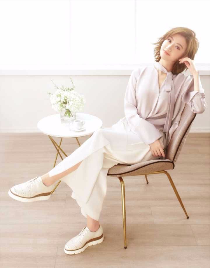 当张继科和景甜高调秀恩爱时,张继科晒出与景甜手拉手甜蜜照