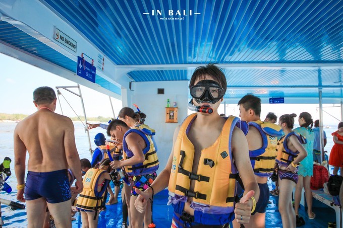 蓝梦岛海上浮台浮潜,蓝梦岛香蕉船滑水道浮潜视频