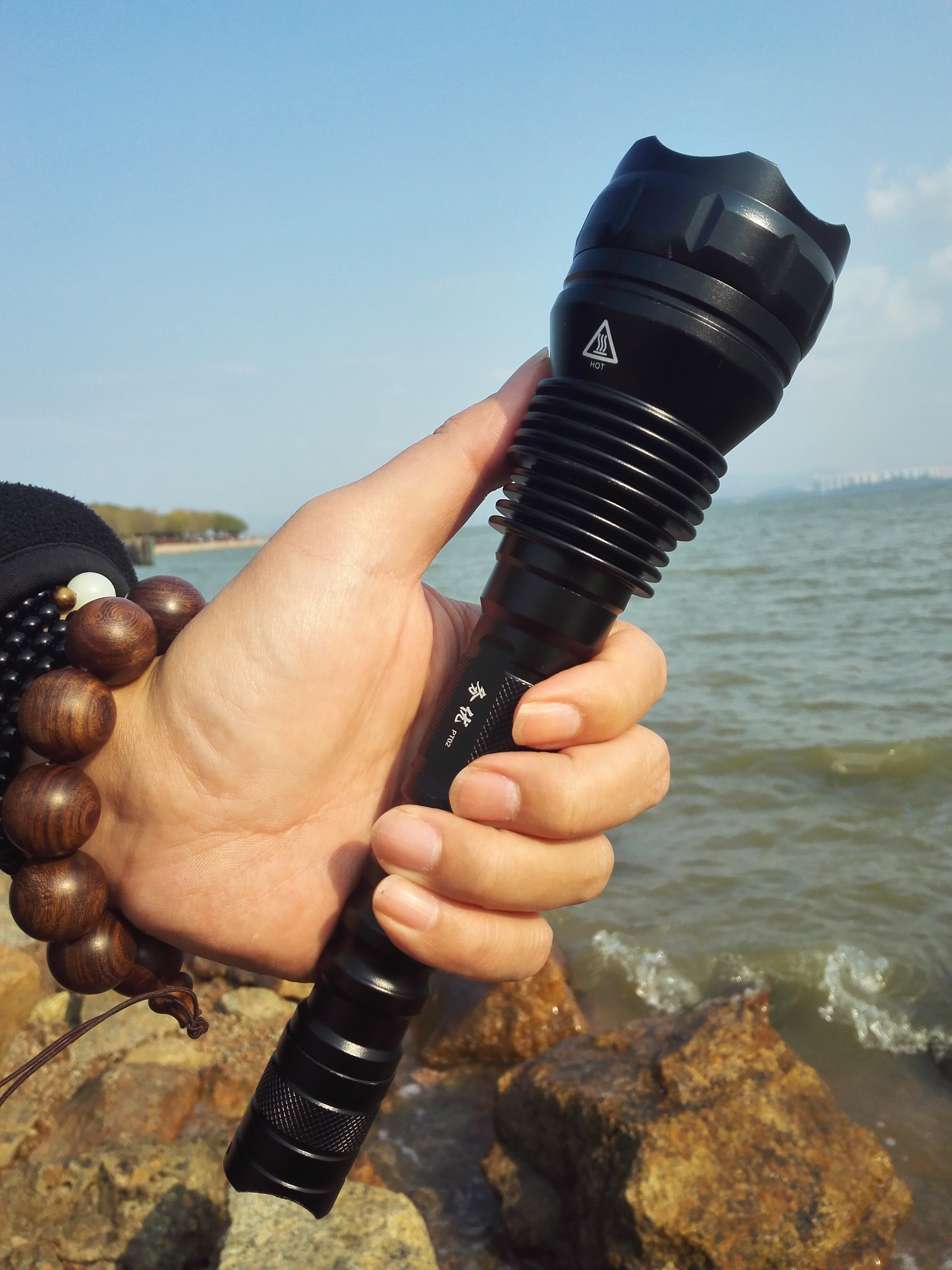 强光手电筒防身合法吗中国,防身强光手电筒自带拍照报警功能