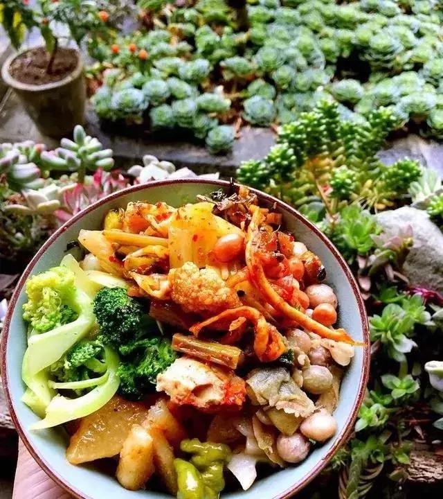 春来花自青秋至叶飘零原文解释,春来花自青秋至叶飘零出自哪里