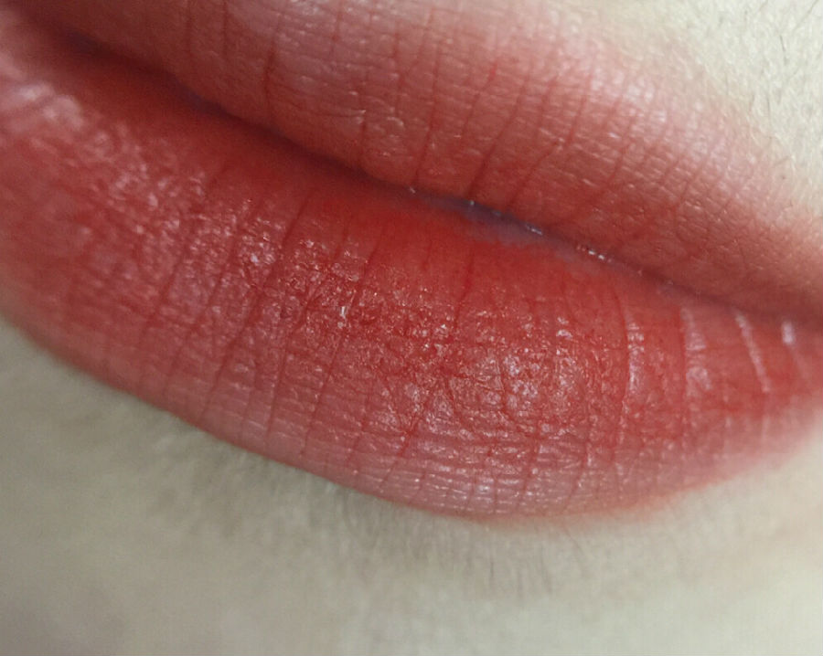 阿玛尼唇釉405和ysl唇釉208试色,阿玛尼405g和400g红管唇釉哪个好看