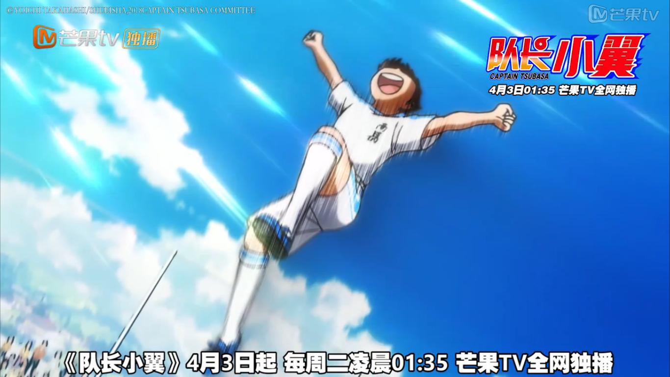 足球场上队员的暖心时刻,希望足球小将们团结奋进再创佳绩