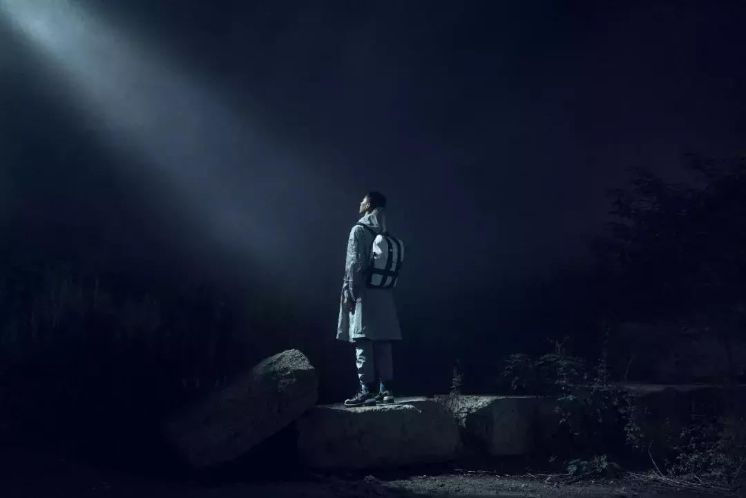 与HerschelSupply联名实属不易,但这个中国品牌做到了