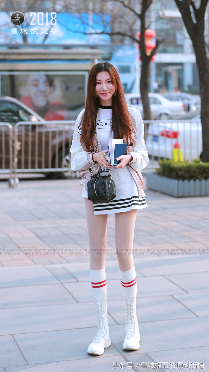 春季照着穿减龄时髦又优雅,热门女生春天这样穿真的很减龄