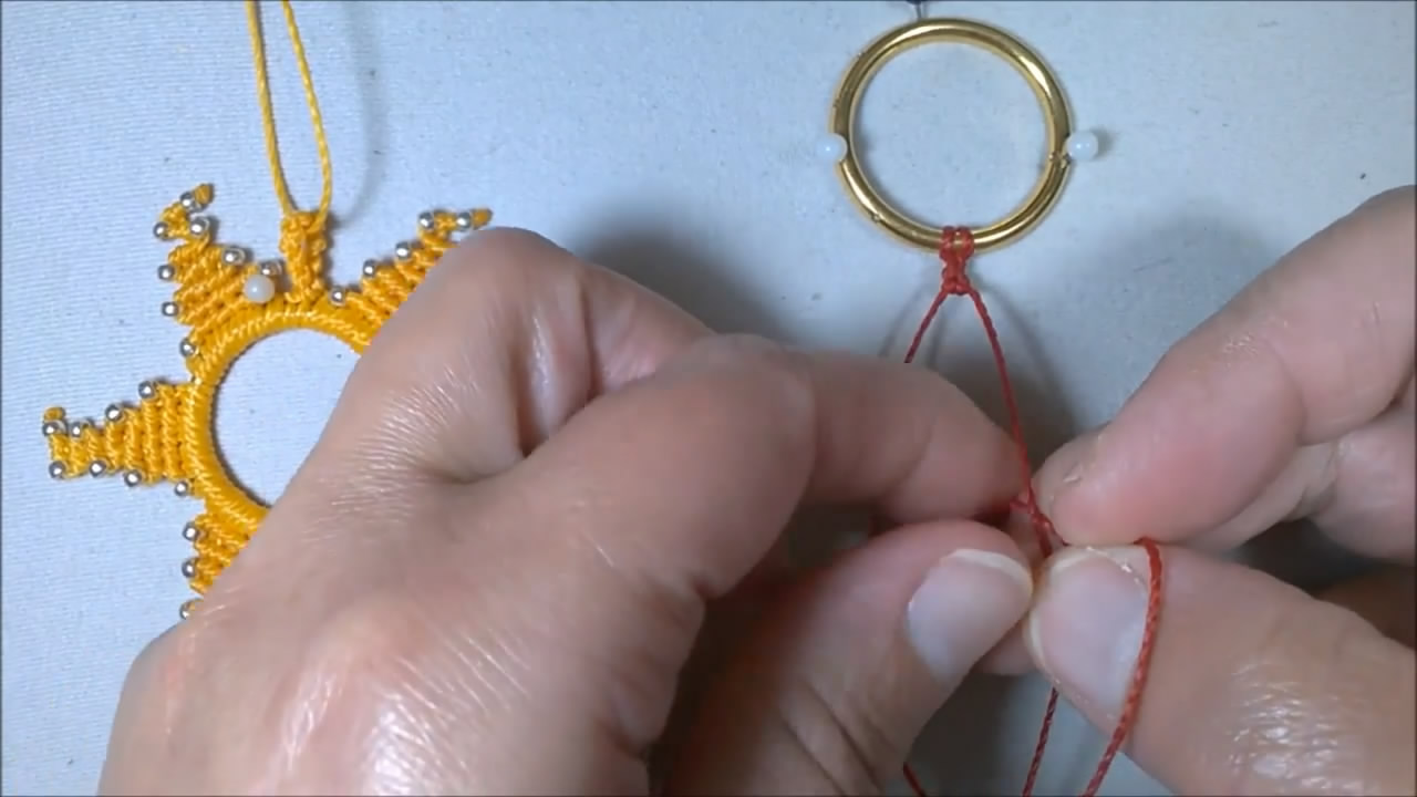 扁吊坠项链编织简单教程,手工编织太阳吊坠图解
