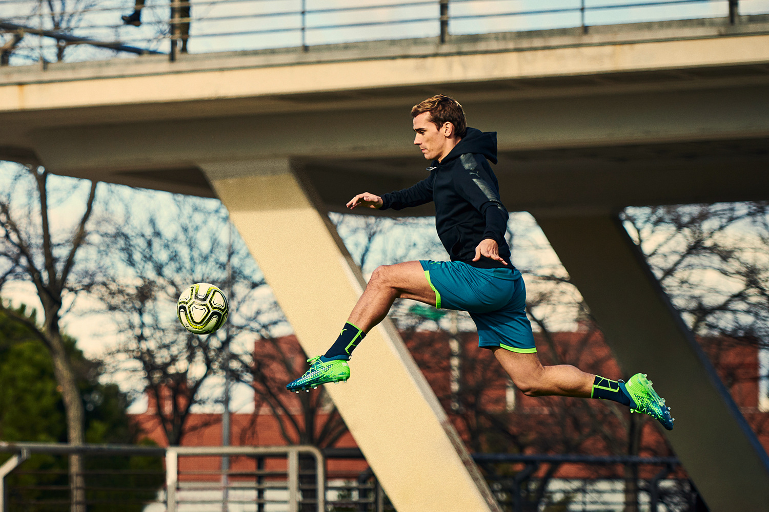 puma全新战靴,puma足球鞋代言球星格列兹曼