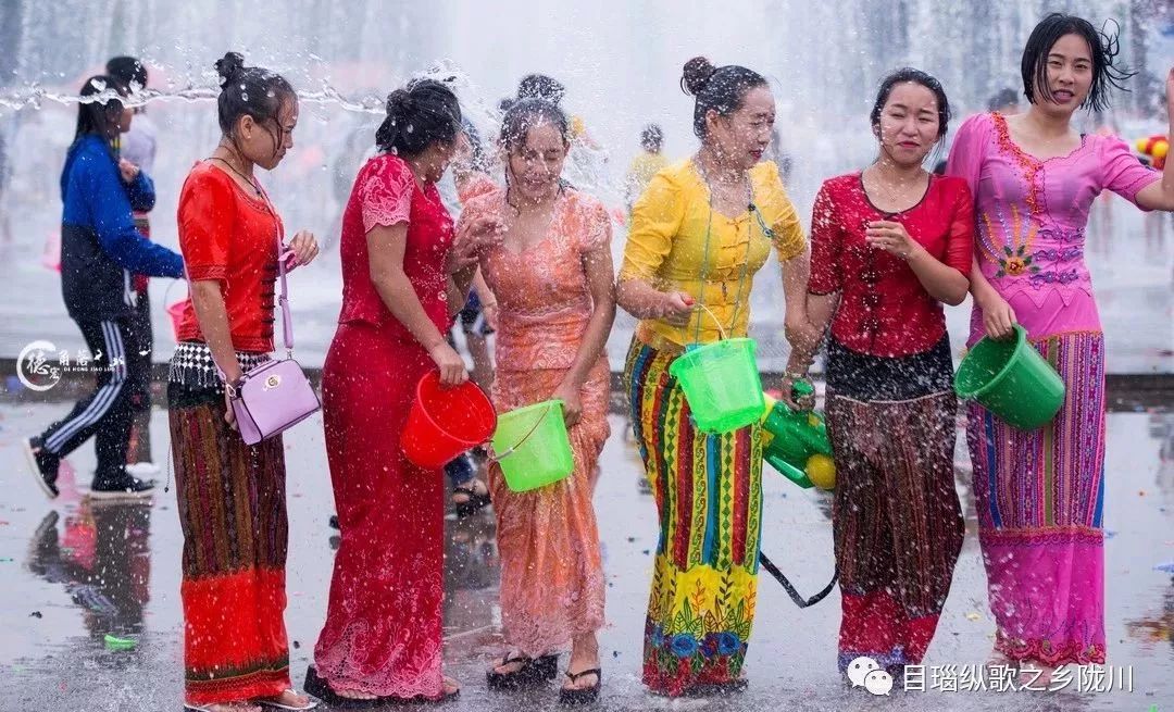 期待来云南的第一个泼水节,欢迎朋友们来云南泼水节