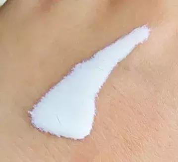 新买的安耐晒味道和以前的不一样,刚买的安耐晒和之前的味道不一样