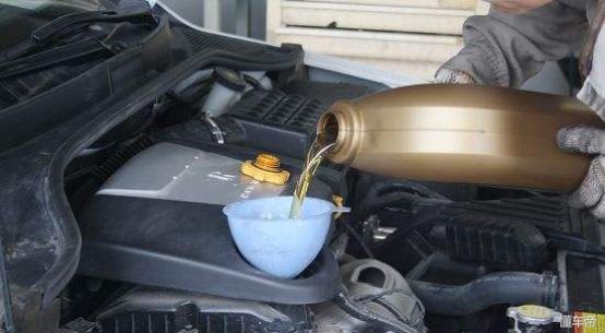 4s店保养定保和首保是什么意思,4s店做首保有什么套路没