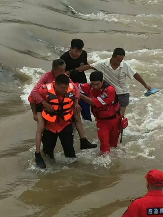 救在身边男声独唱,救在身边微电影完整