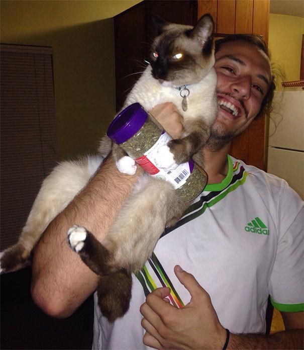 不堪入目，暗访喵届吸毒场所，竟……