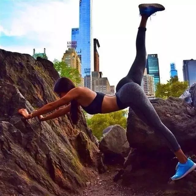 练习马甲线腹部酸疼肩膀直不起来,马甲线右侧不明显怎么改善